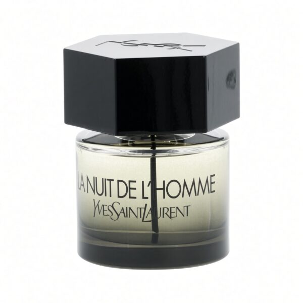 Yves Saint Laurent La Nuit de L'Homme Eau de Toilette fles met zwarte zeshoekige dop op witte achtergrond