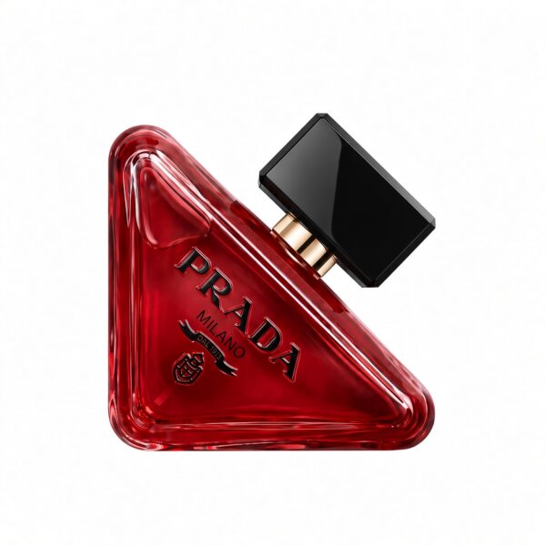 Prada Paradoxe Intense Eau de Parfum rode driehoekige fles met zwarte dop op witte achtergrond